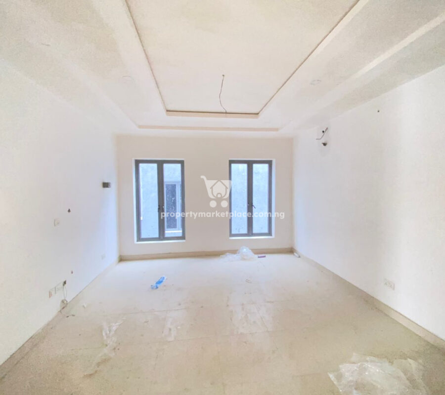 Fully automated 5 bedroom detached duplex with 2 rooms basement