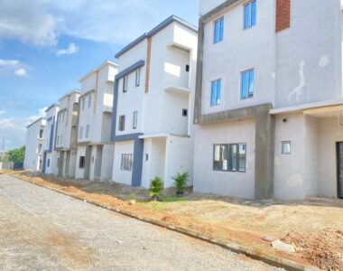 Massive 4 bedroom detached duplex with Bq in a nice area with tarred roads