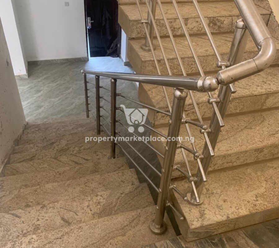 Newly built 4 bedroom terrace duplex in a nice area with tarred road