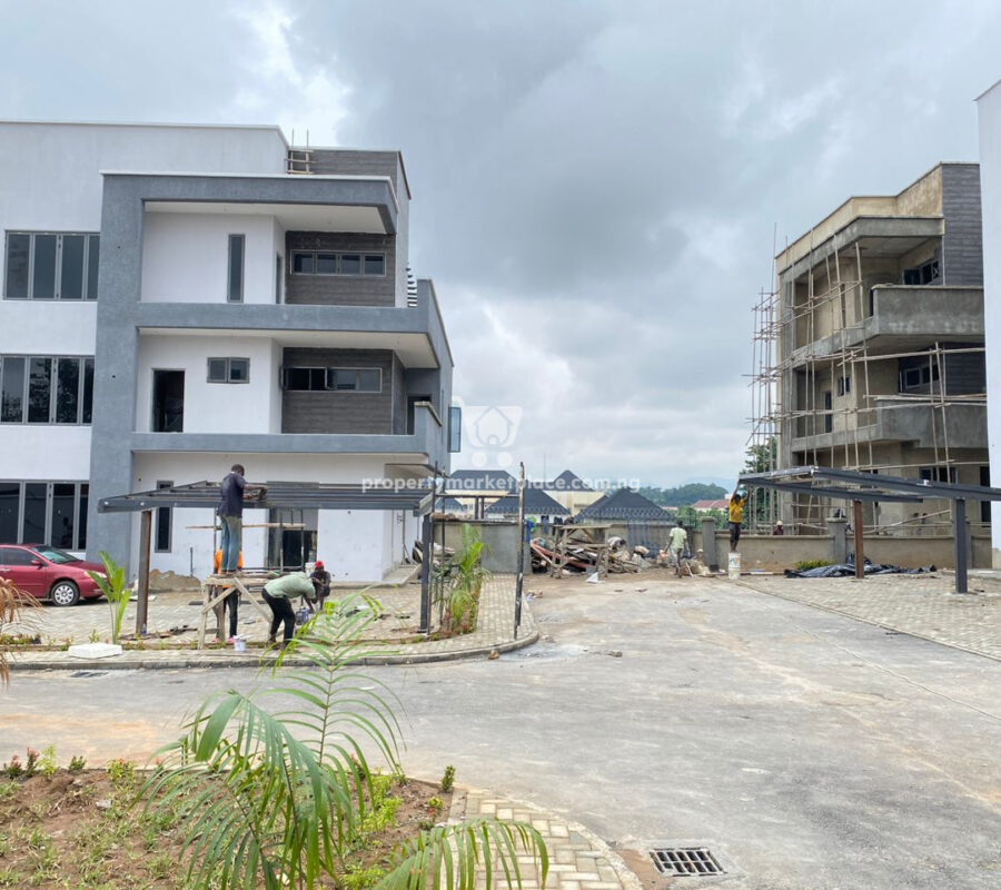 Fully automated 5 bedroom detached duplex with 2 rooms basement