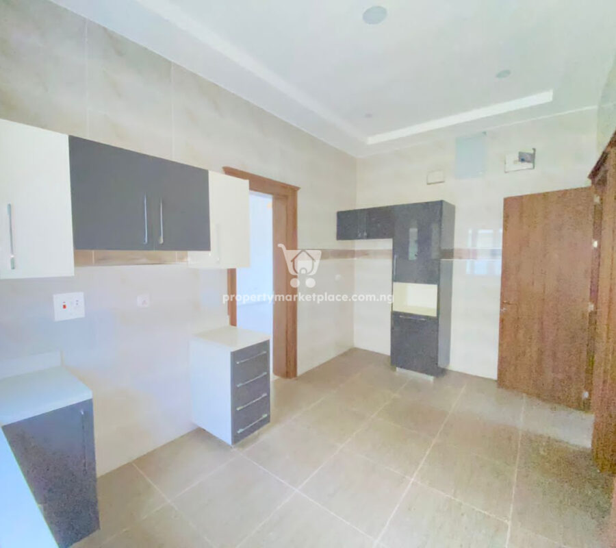 Tastefully finished 5 bedroom terrace duplex + Bq in a nice area