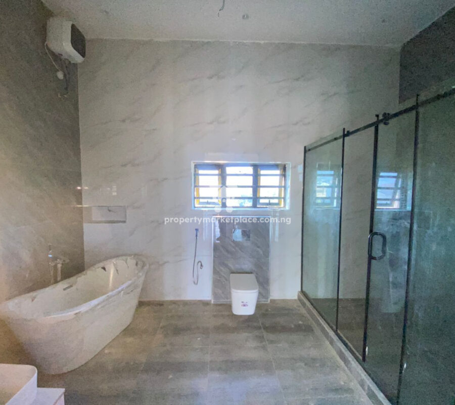 Automated 5 bedroom detached duplex with Bq