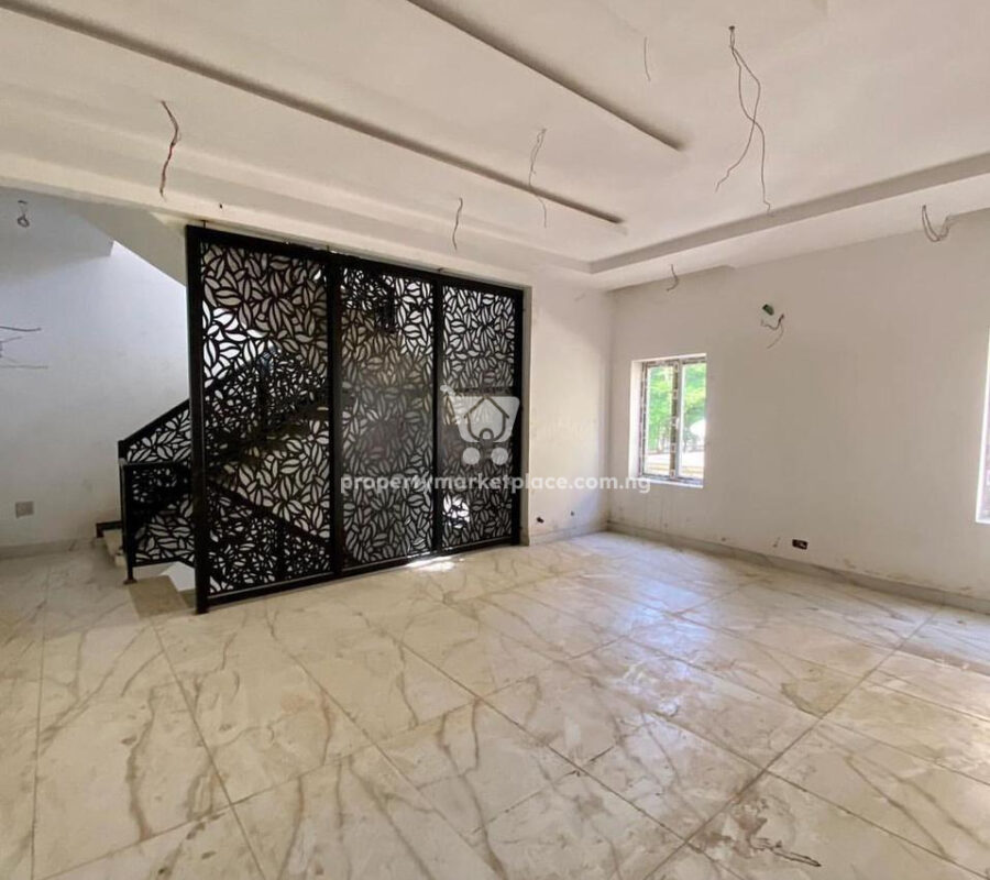 Luxurious 4 bedroom terrace duplex with Bq