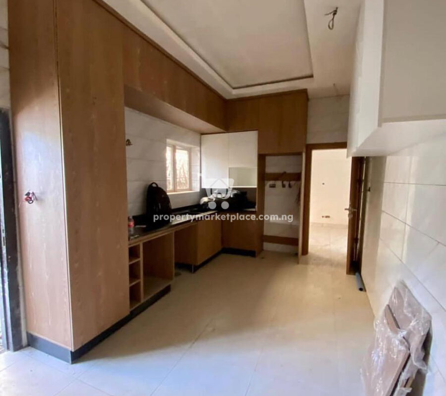 Luxurious 4 bedroom terrace duplex with Bq