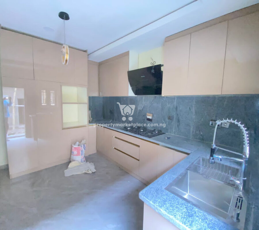 Luxury 4 bedroom terrace duplex with a room Bq
