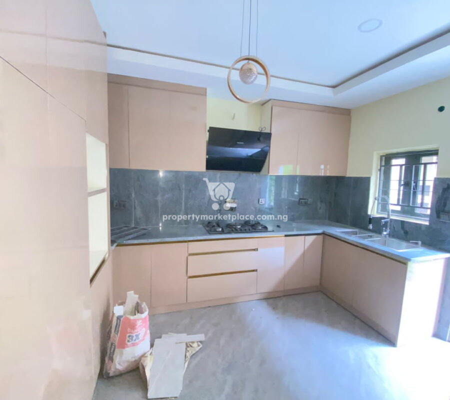 Luxury 4 bedroom terrace duplex with a room Bq