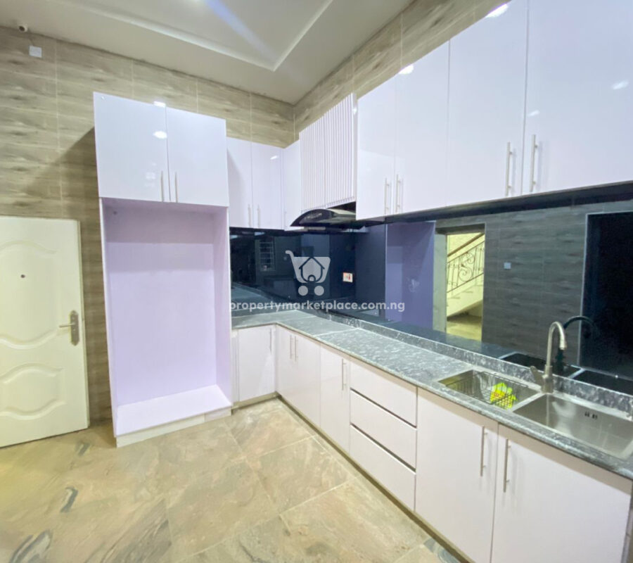 Classy 4 bedroom terrace duplex with Bq in an estate