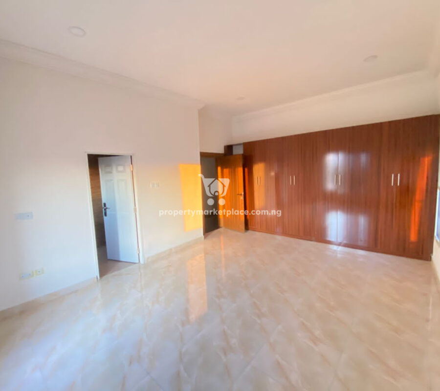 Luxury 3 bedroom flat with Bq