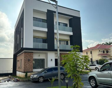 Smart 5 bedroom detached duplex with 1 room Bq