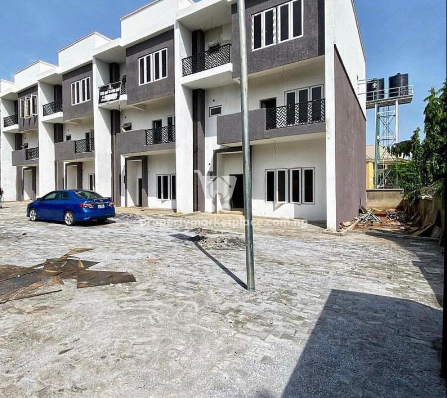 Luxurious 4 bedroom terrace duplex with Bq