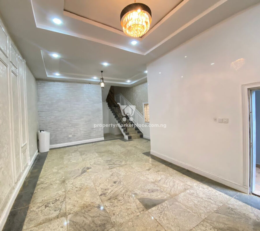Classy 4 bedroom terrace duplex with Bq in an estate