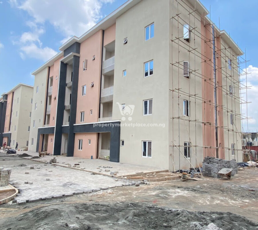Massive 3 bedroom flat with Bq in a nice estate