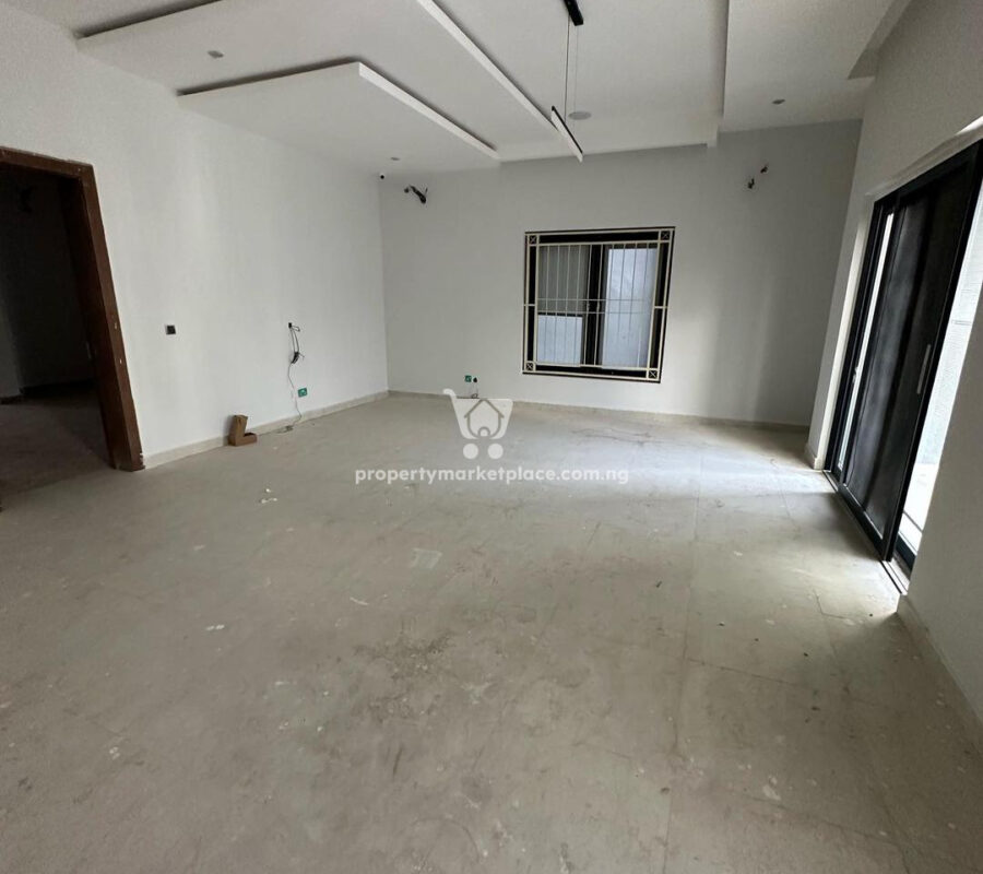Smart 5 bedroom detached duplex with 1 room Bq