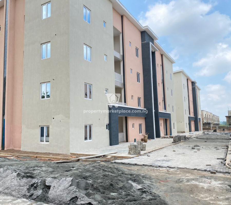 Massive 3 bedroom flat with Bq in a nice estate