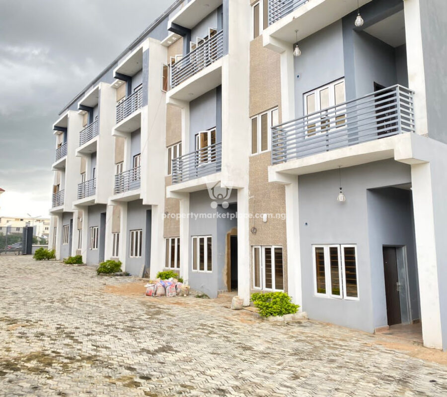 Classy 4 bedroom terrace duplex with Bq in an estate