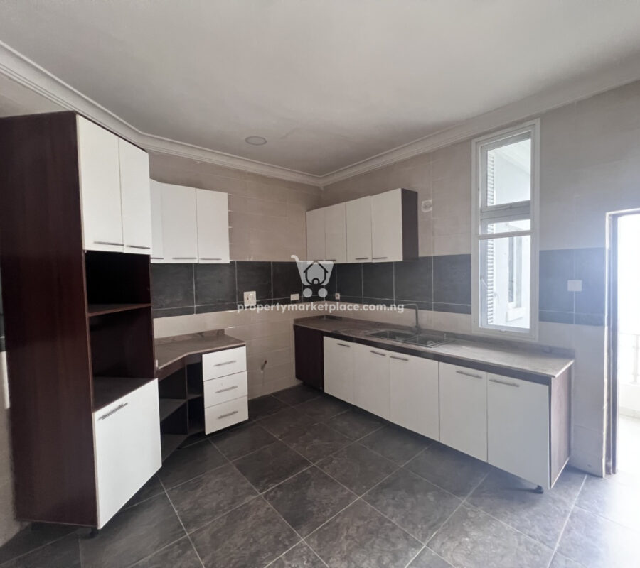 Luxurious 3 bedroom flat with Bq