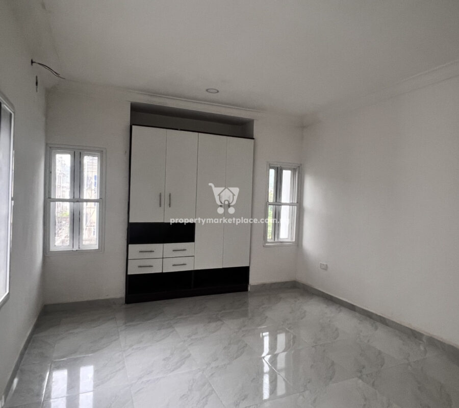 Luxurious 3 bedroom flat with Bq