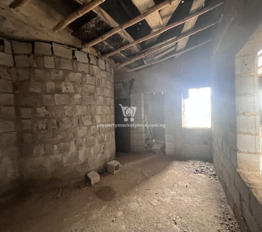 5 bedroom terrace duplex with a room Bq