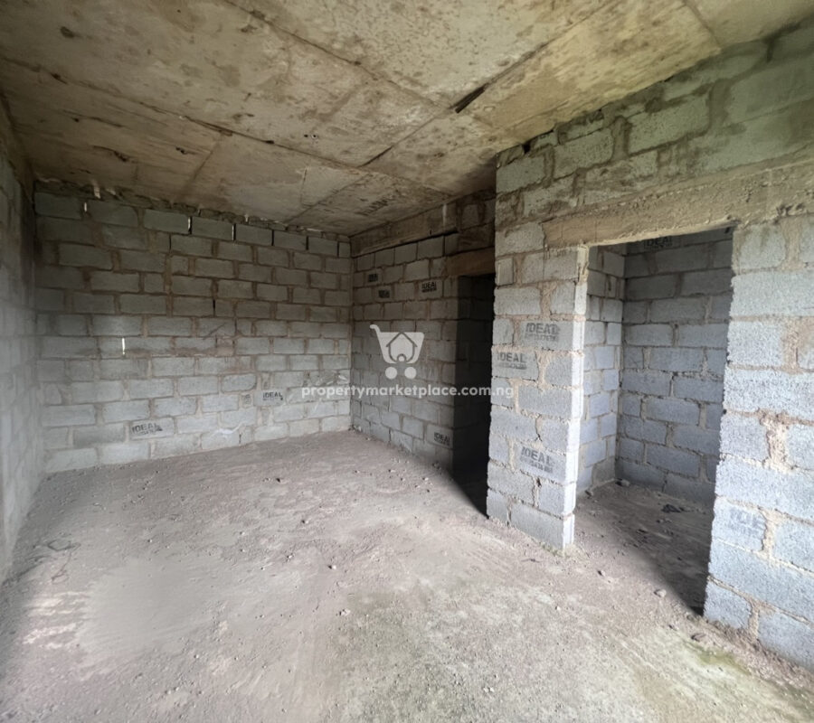5 bedroom terrace duplex with a room Bq