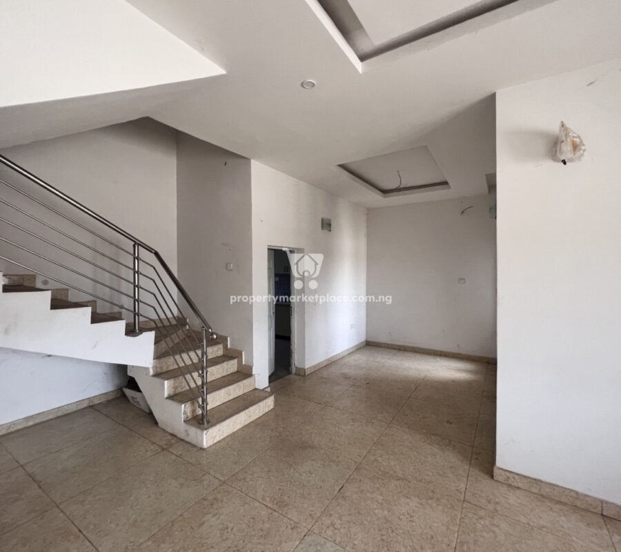 Luxurious 4 bedroom terrace duplex with a room Bq