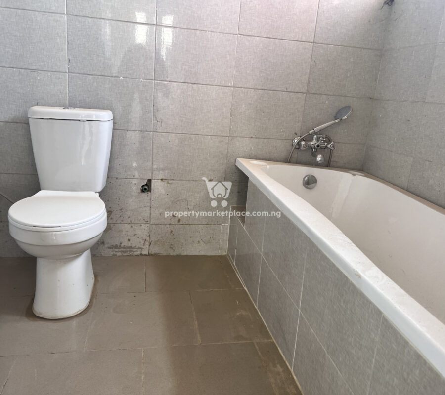 Luxurious 4 bedroom terrace duplex with a room Bq