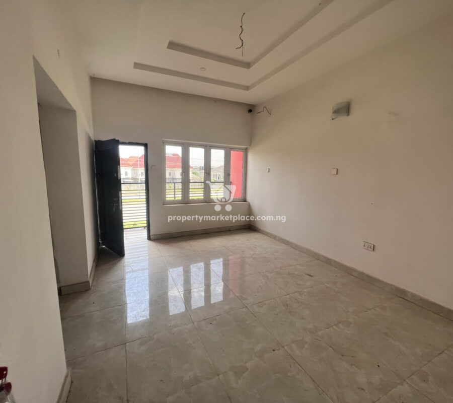 Luxurious 4 bedroom terrace duplex with a room Bq