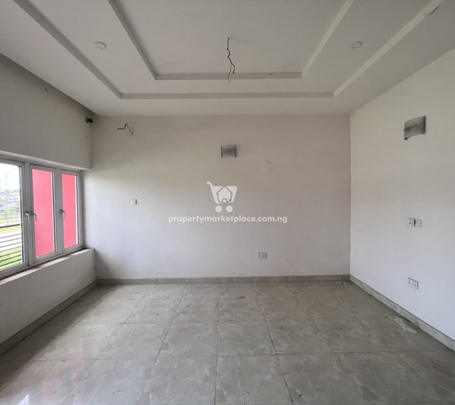 Luxurious 4 bedroom terrace duplex with a room Bq