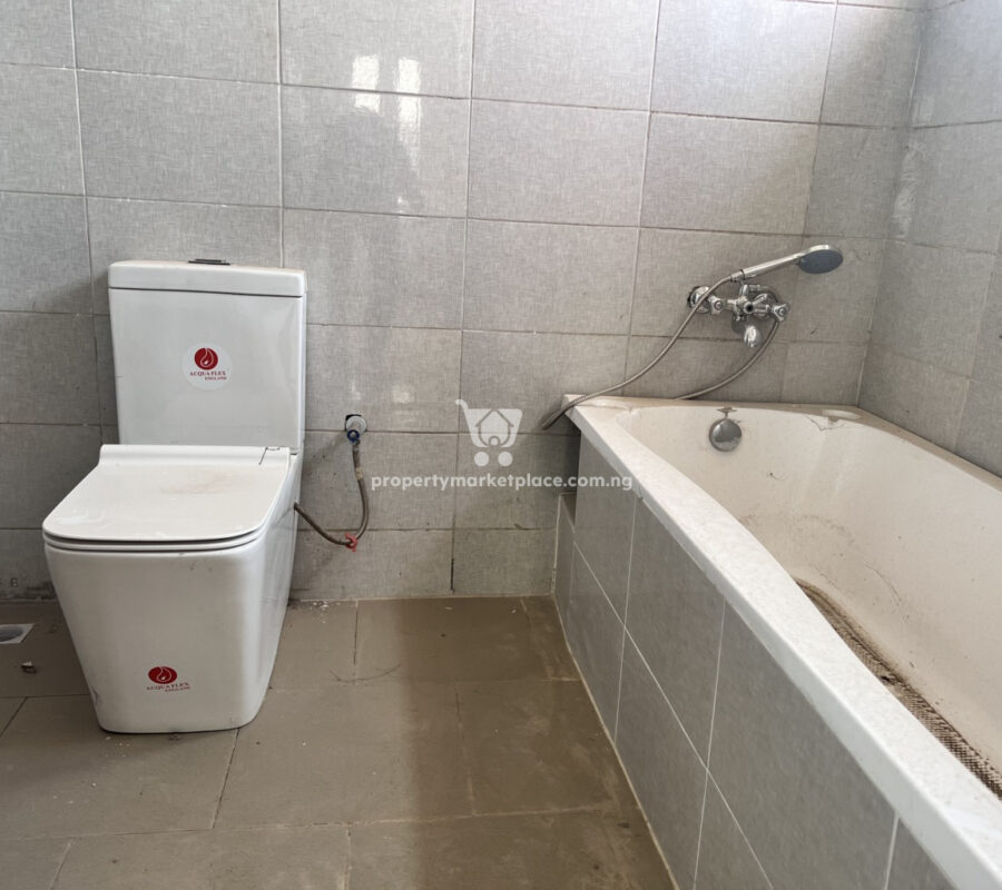 Luxurious 4 bedroom terrace duplex with a room Bq