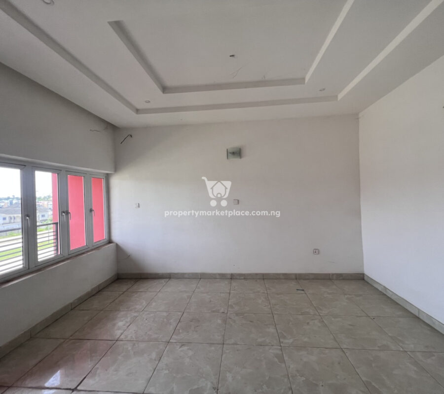 Luxurious 4 bedroom terrace duplex with a room Bq