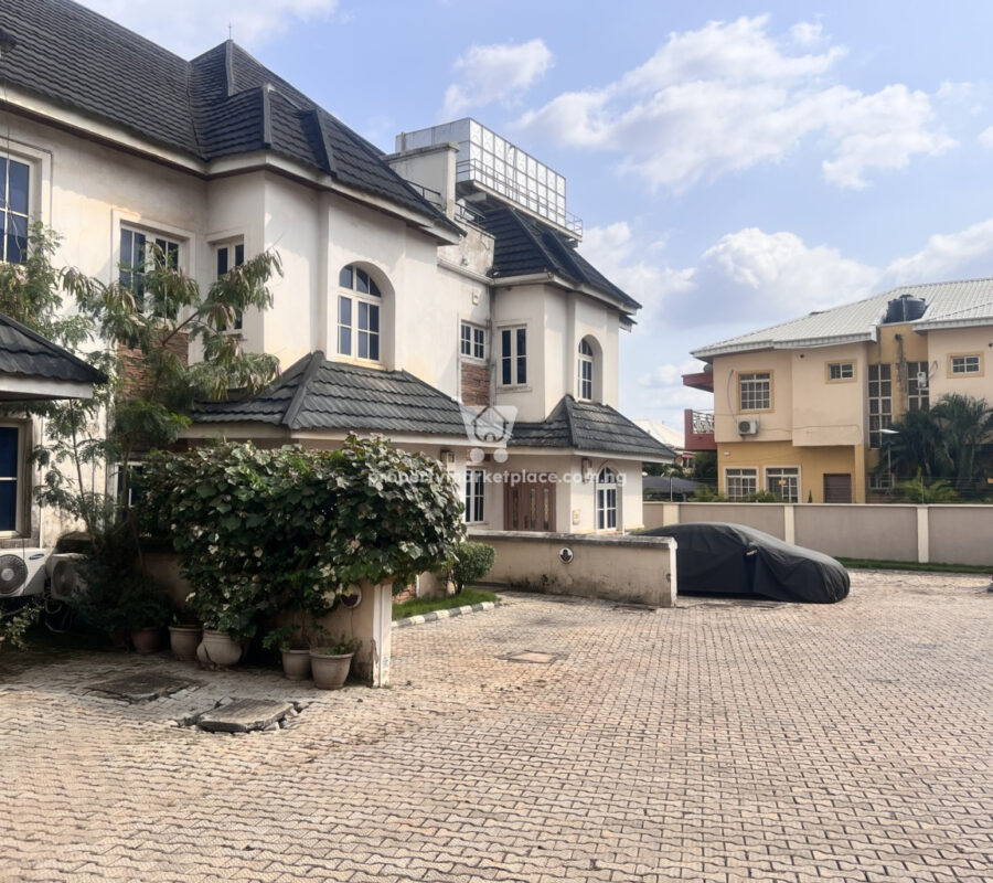 Nice 4 bedroom terrace duplex with a room Bq