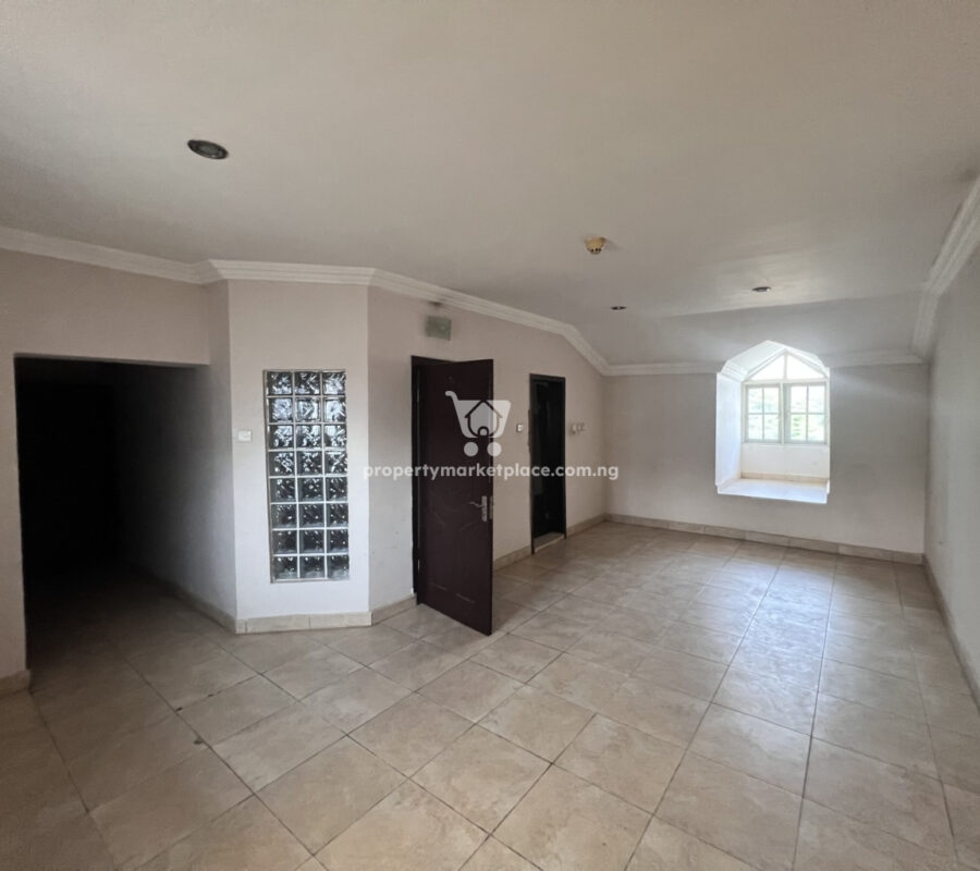 Nice 4 bedroom terrace duplex with a room Bq