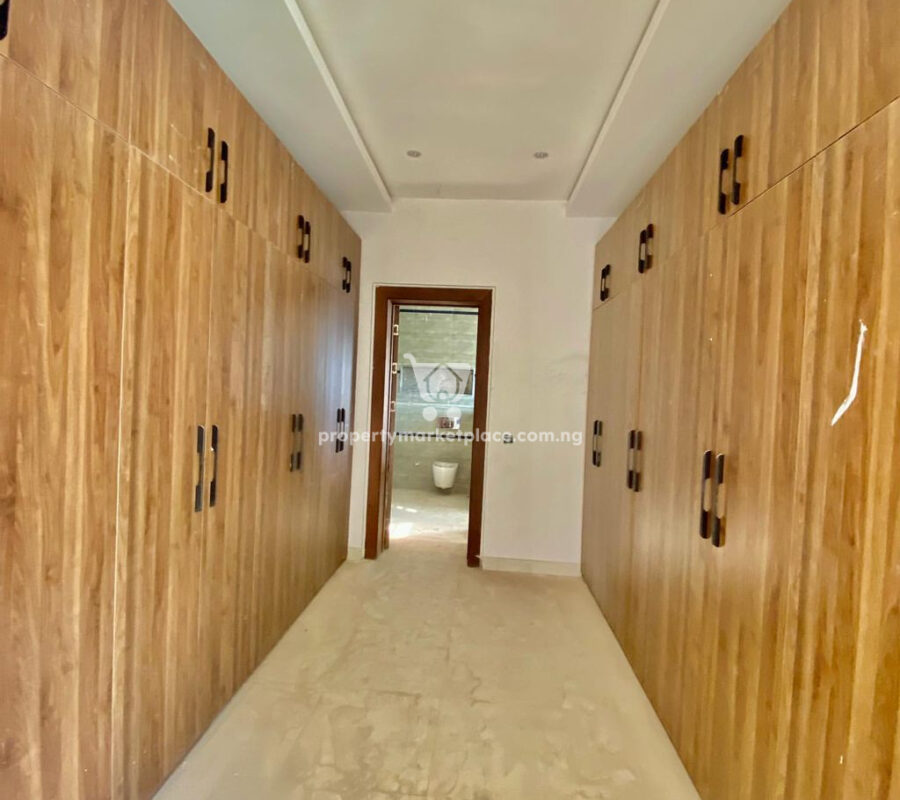 Smart 4 bedroom terrace duplex with a 1 room boys quarters