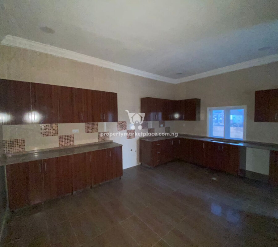 Luxury 3 bedroom flat with Bq
