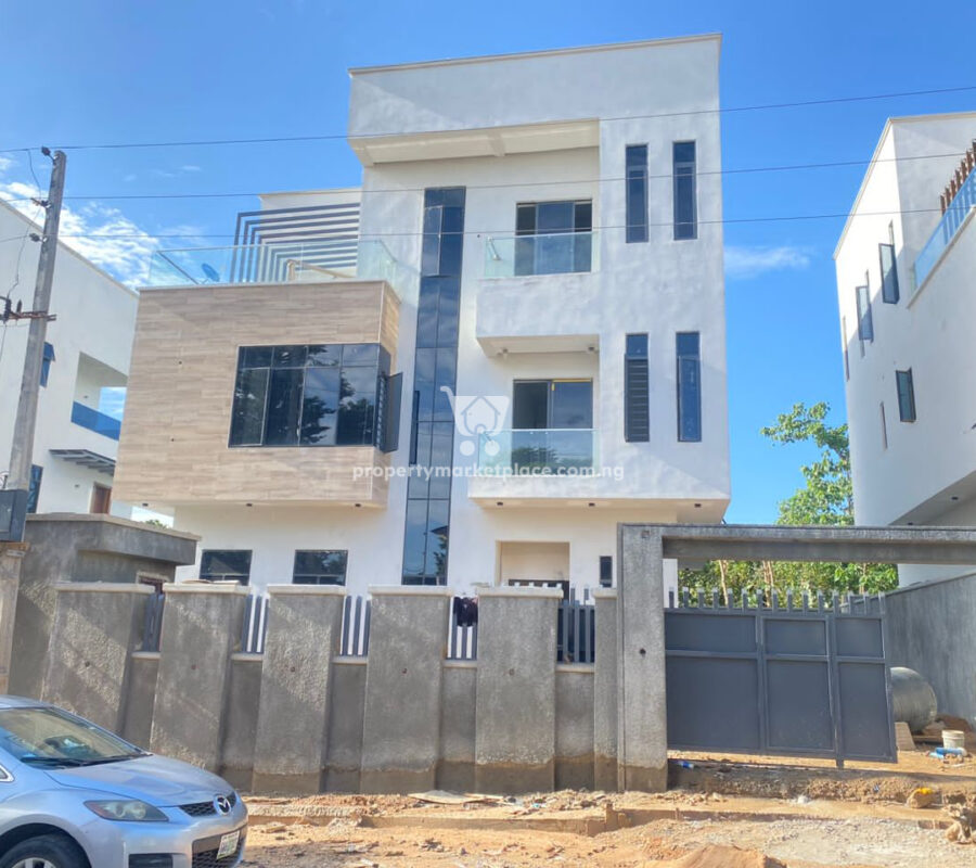 Automated 5 bedroom detached duplex with Bq