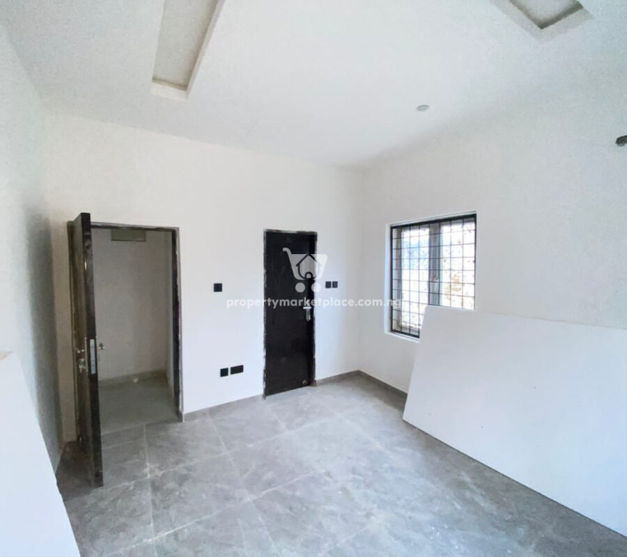 Nicely built 2 bedroom flat