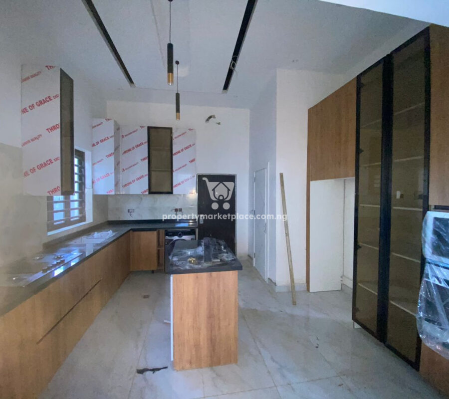 Automated 5 bedroom detached duplex with Bq