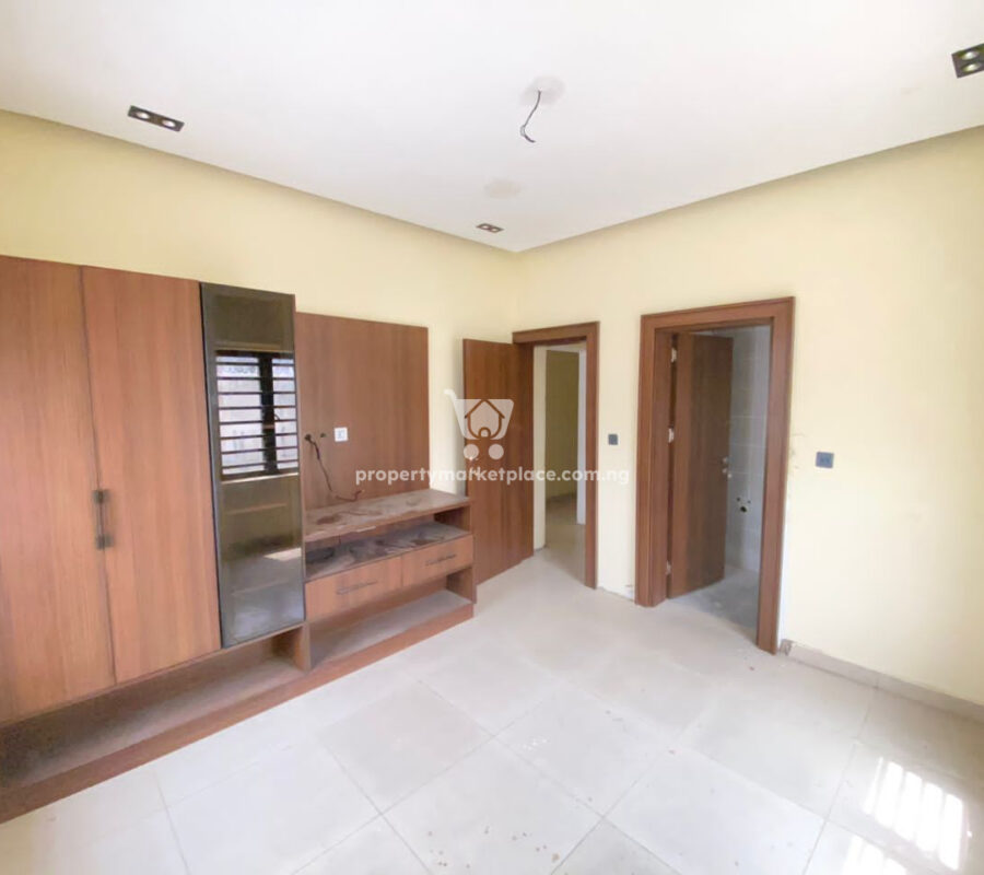 6 units of tastefully finished 3 bedroom flats