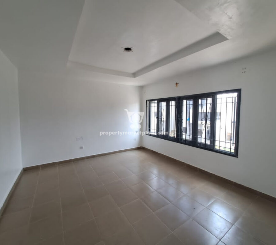 Luxurious 4 bedroom terrace duplex in a nice and secured estate