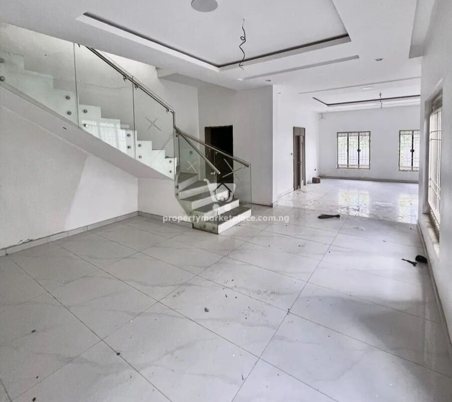 Exotic 6 bedroom detached duplex with 1 room Bq