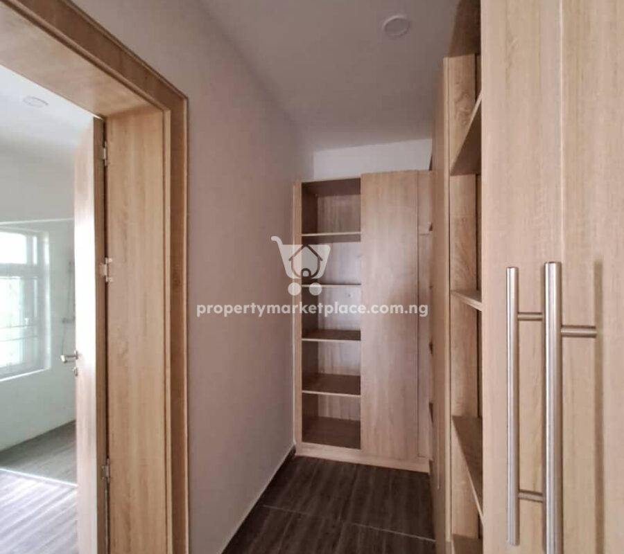 Exotic 5 bedroom detached duplex with 2 bedroom guest chalet