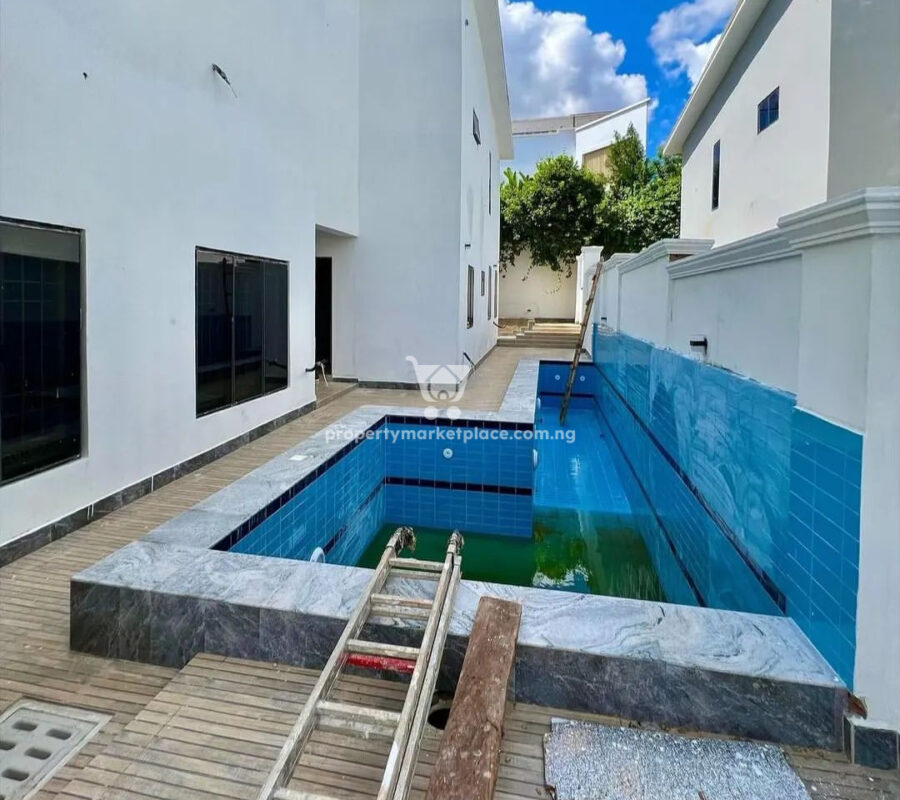 Exotic 6 bedroom detached duplex with 1 room Bq