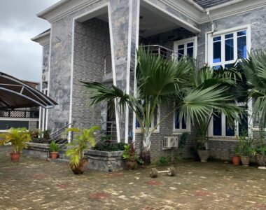 Nicely furnished 4 bedroom detached duplex with 1 bedroom guest chalet