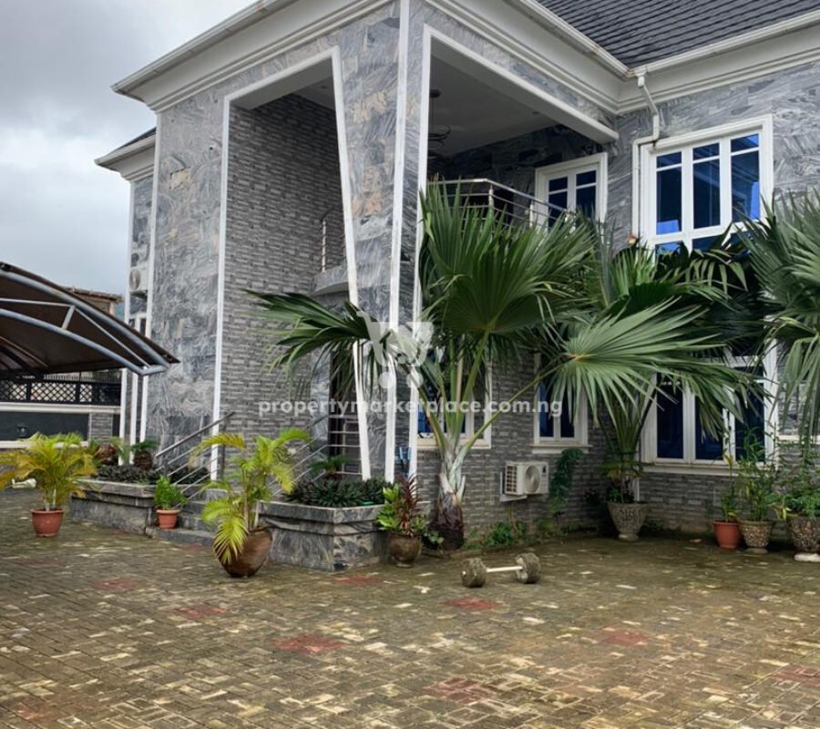 Nicely furnished 4 bedroom detached duplex with 1 bedroom guest chalet