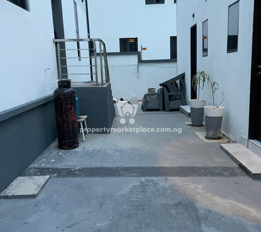 Exquisite 6 bedroom detached duplex with 1 room Bq