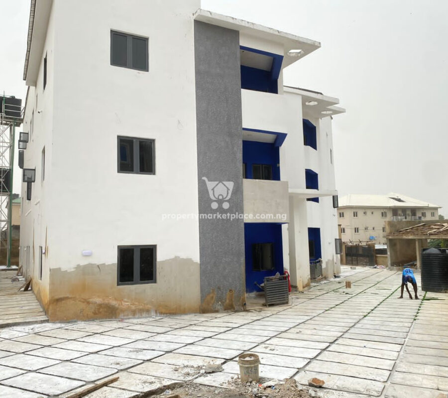 Luxurious 3 bedroom flat with modern finishing and good access roads