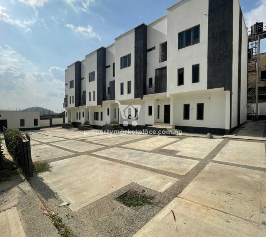 Luxurious 4 bedroom terrace duplex with a room Bq
