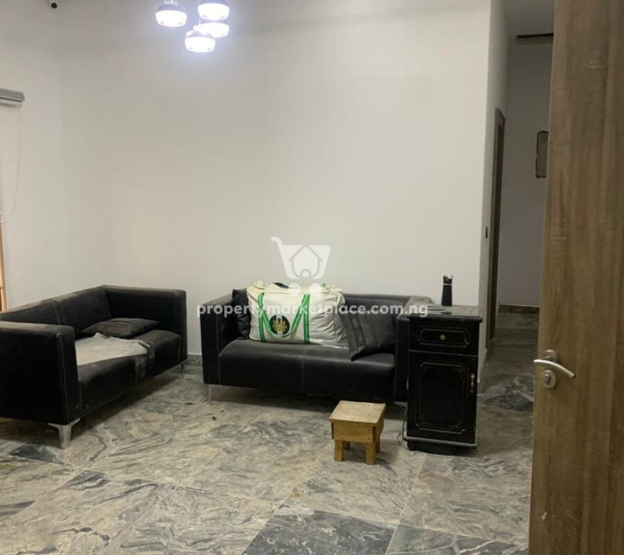 Exquisite 6 bedroom detached duplex with 1 room Bq