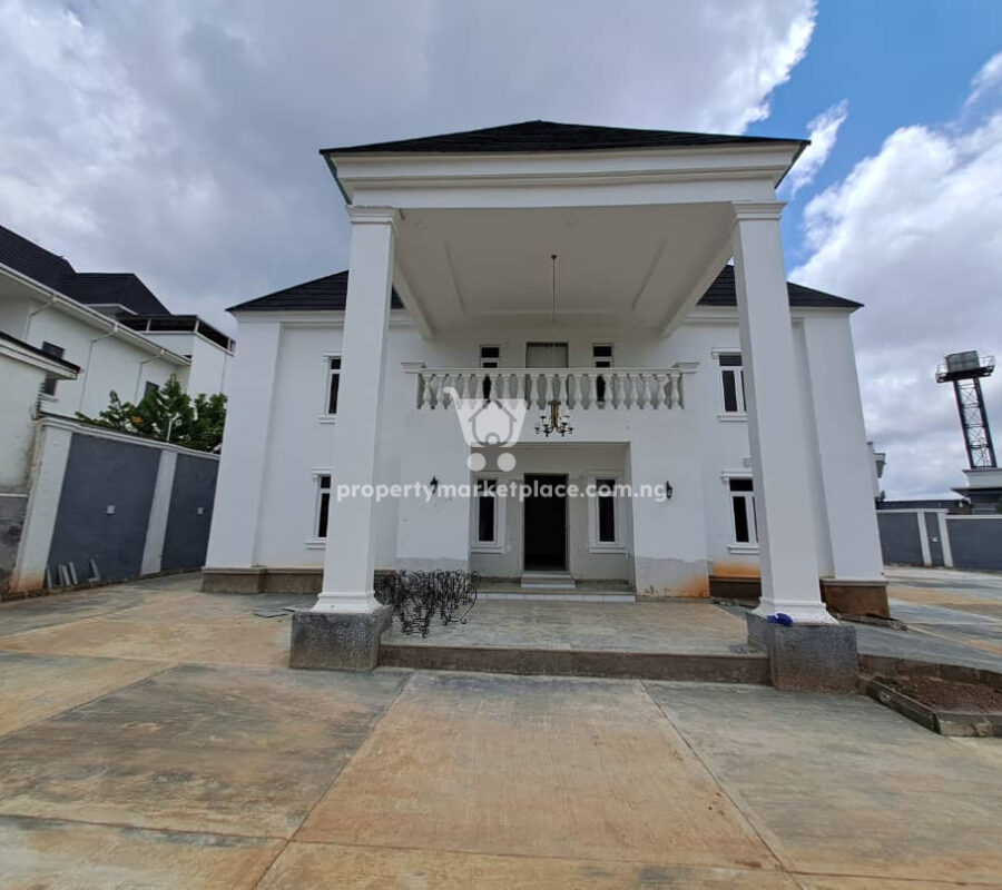 Exotic 5 bedroom detached duplex with 2 bedroom guest chalet