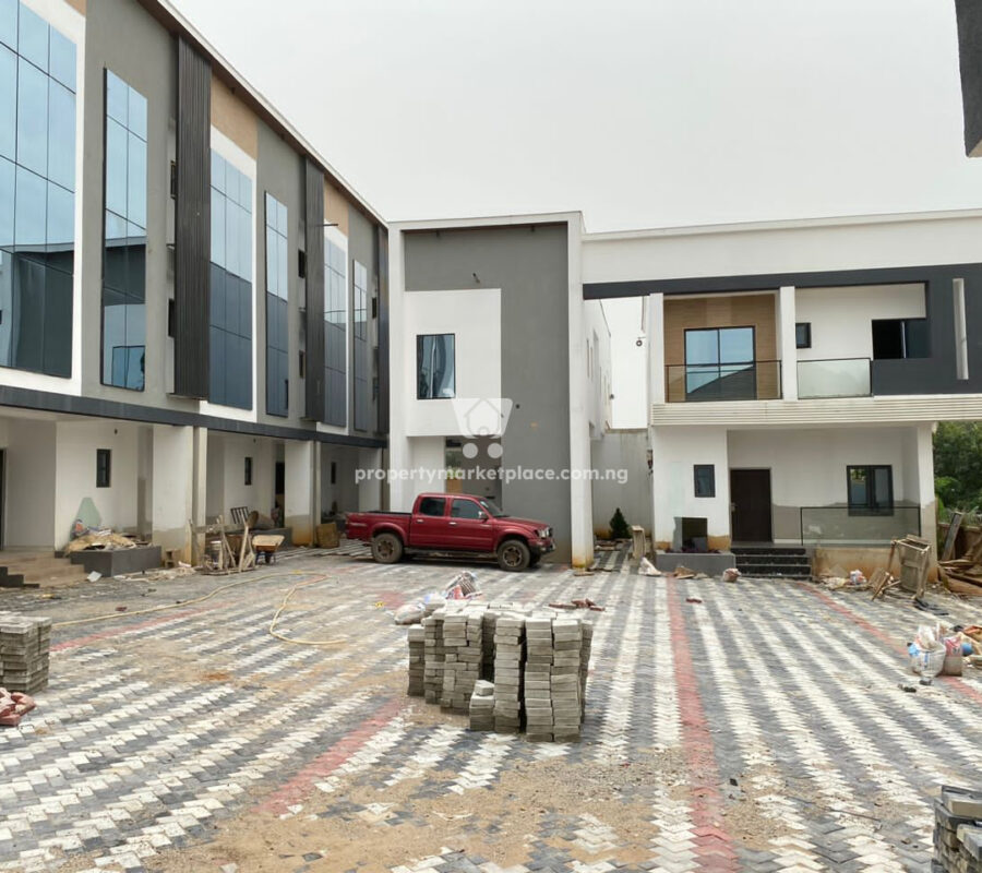Luxurious 2 bedroom apartment with modern finishing