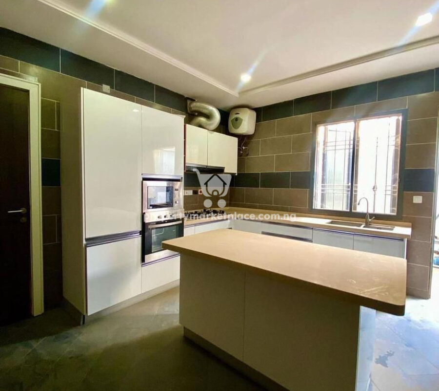 Luxurious 4 bedroom terrace duplex with Bq